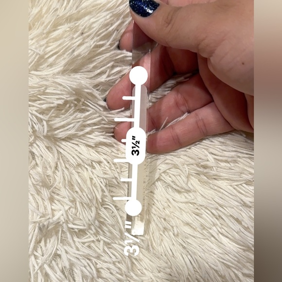 Last 10 hangers with grip- New Kate Spade Hangers - Picture 9 of 11